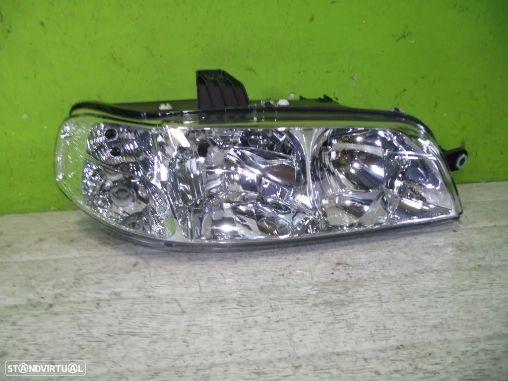Farol Direito Fiat Strada / Fiat Palio - 2001 / 2005 - NOVO - F1230 - 1