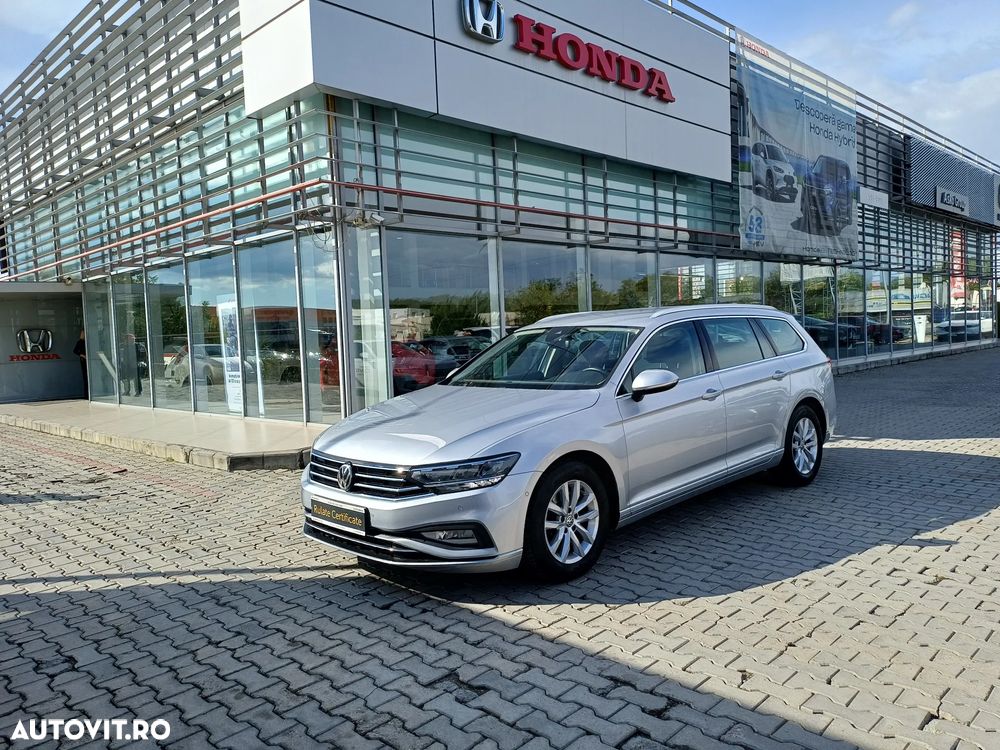 Volkswagen Passat - 1