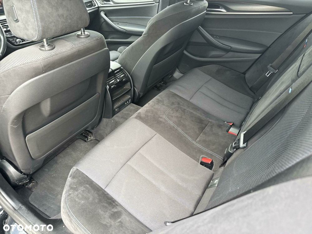 BMW Seria 5 520d M Sport - 30