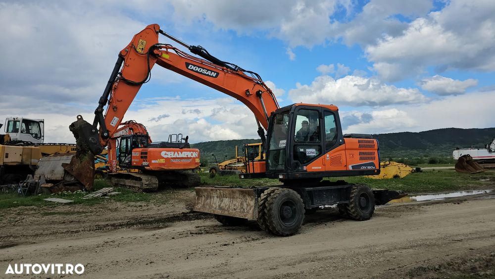 Doosan DX 160 W Excavator pe roți - 17