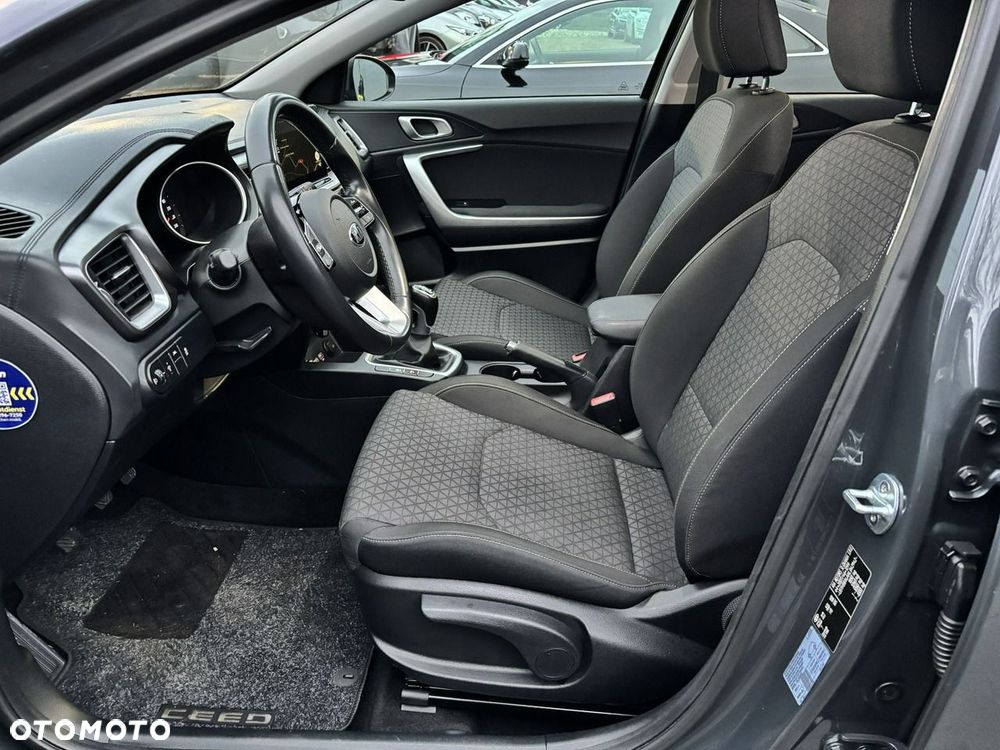 Kia Ceed - 9