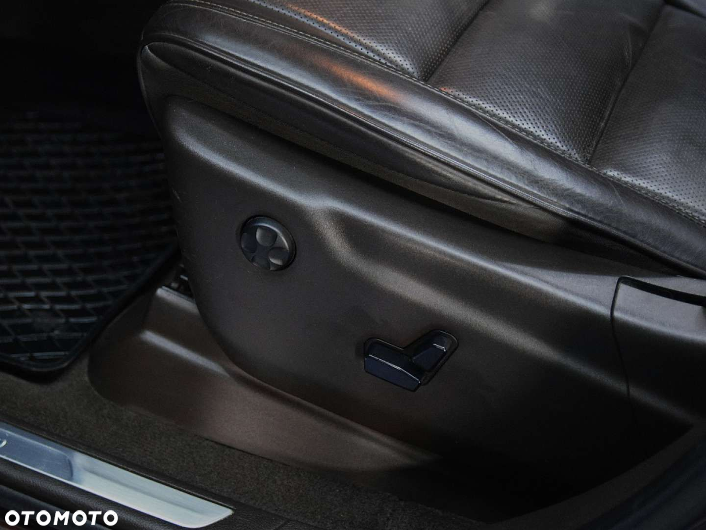 Jeep Grand Cherokee - 26