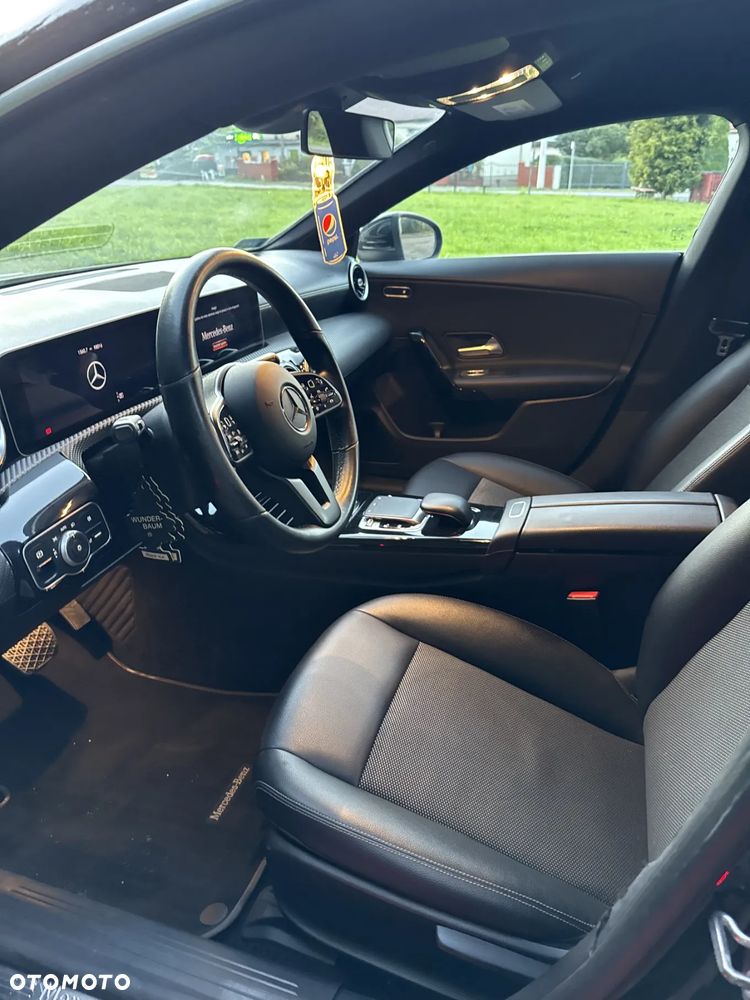 Mercedes-Benz CLA 200 7G-DCT - 21