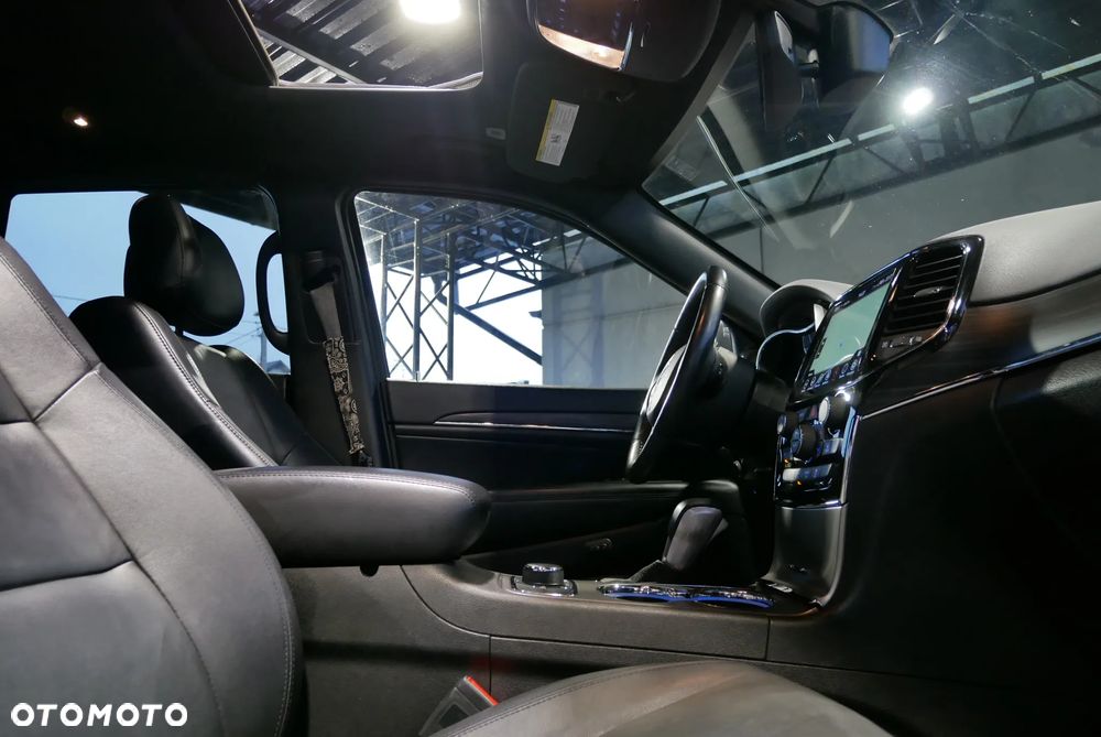 Jeep Grand Cherokee - 29