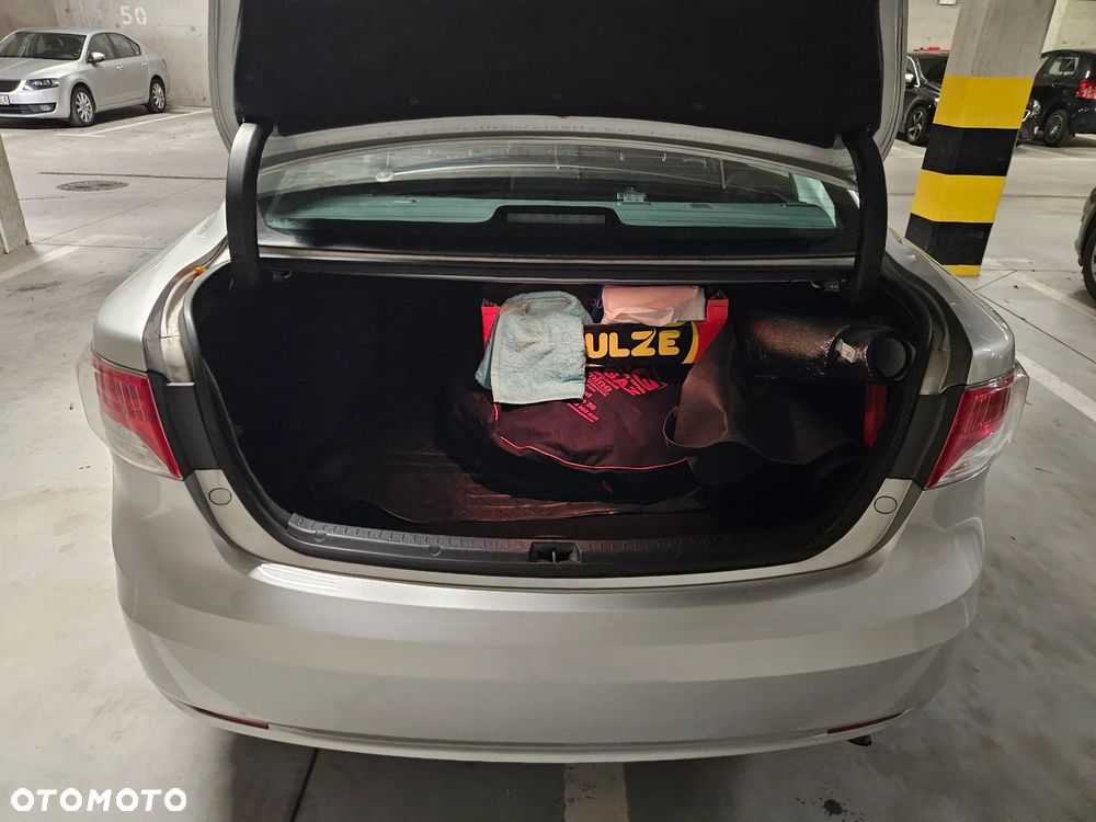 Toyota Avensis 1.8 Comfort - 14