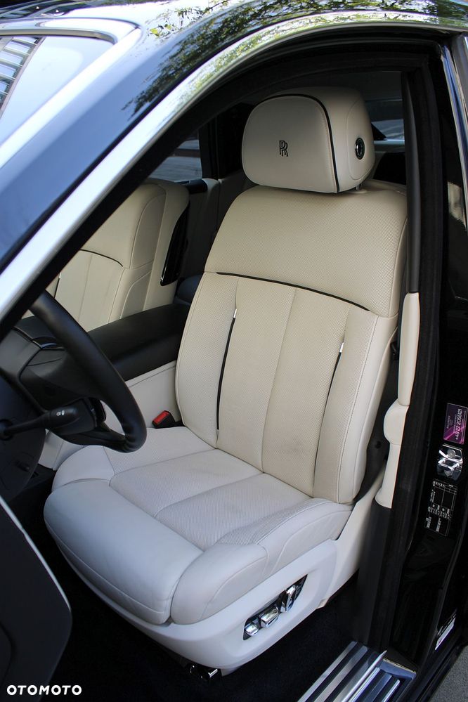 Rolls-Royce Phantom Standard - 10