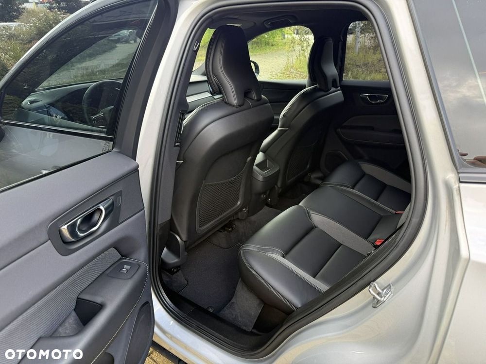 Volvo XC 60 B4 B R-Design - 22