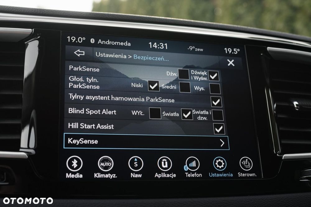 Chrysler Pacifica - 19