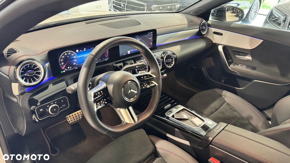 Mercedes-Benz CLA 200 AMG Line 7G-DCT - 11