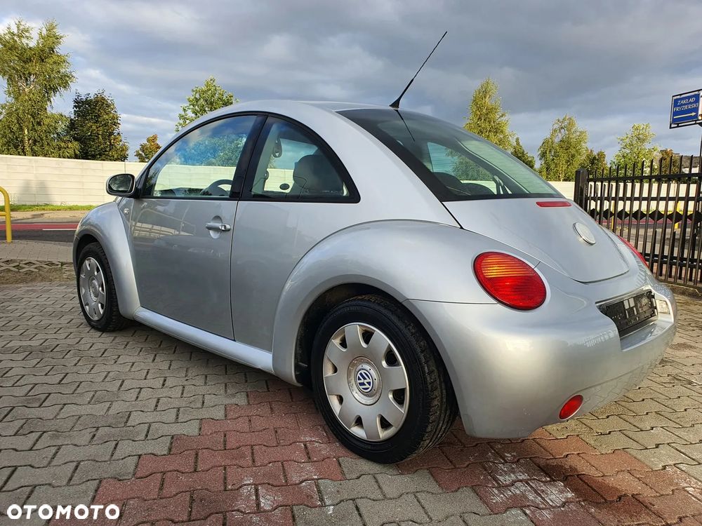 Volkswagen New Beetle - 8