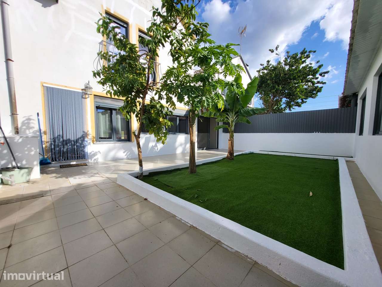 Moradia isolada com jardim - Grande imagem: 3/31