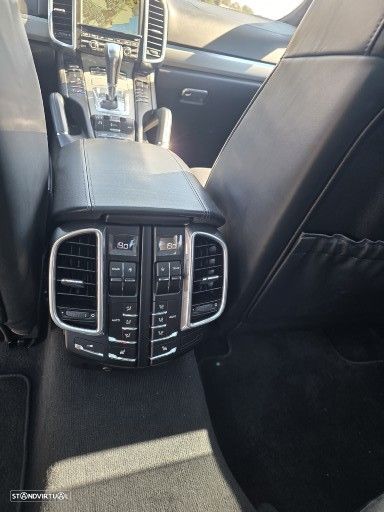 Porsche Cayenne Turbo Tiptronic S - 26