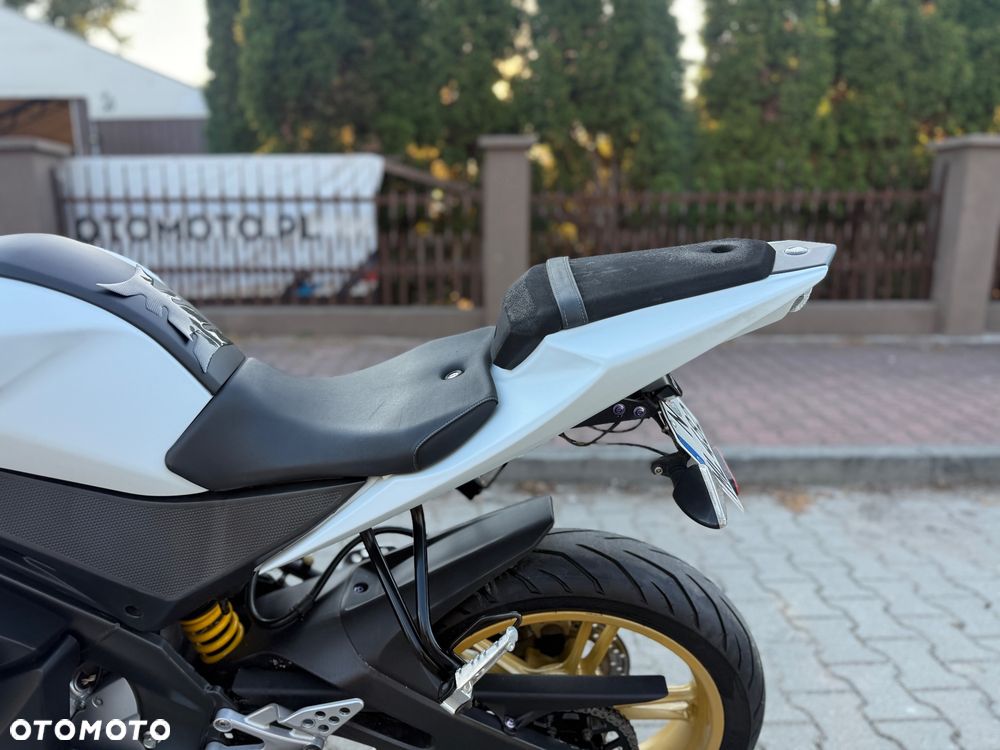 Yamaha YZF - 26