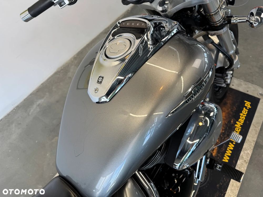 Suzuki Intruder - 17