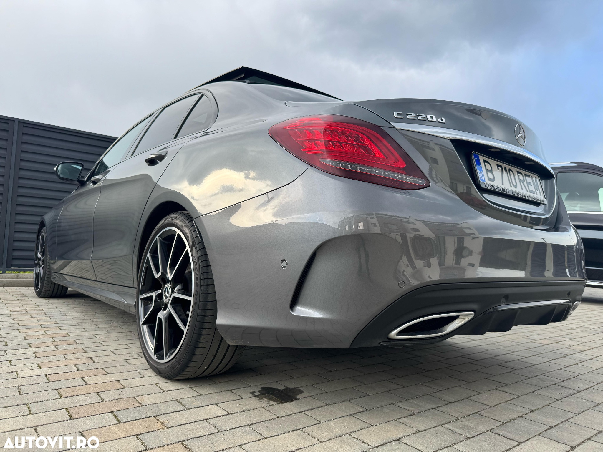 Mercedes-Benz C 220 d 4Matic 9G-TRONIC AMG Line - 8