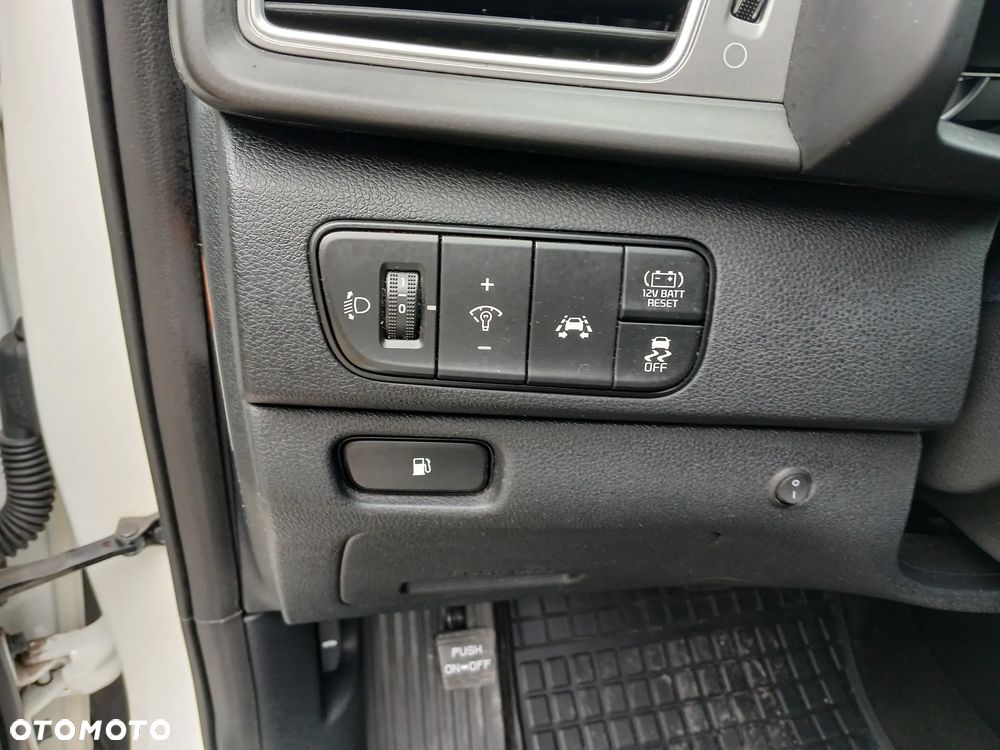 Kia Niro 1.6 GDI Hybrid M - 18