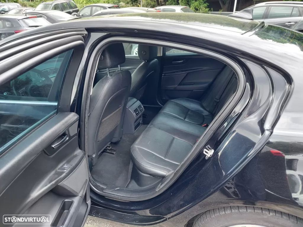Jaguar XE 2.0 D Portfolio Aut. - 8
