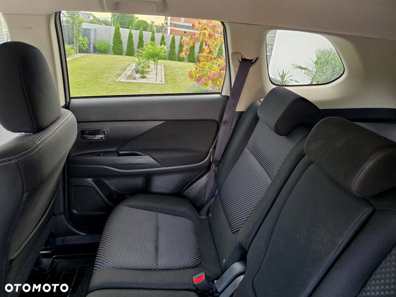 Mitsubishi Outlander 2.0 Intense + Navi 4WD CVT - 30