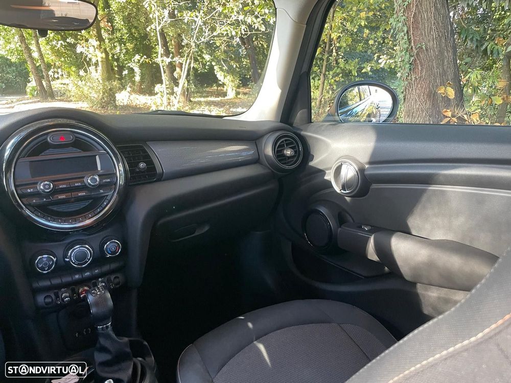 MINI 5 Portas Cooper D Aut. - 11