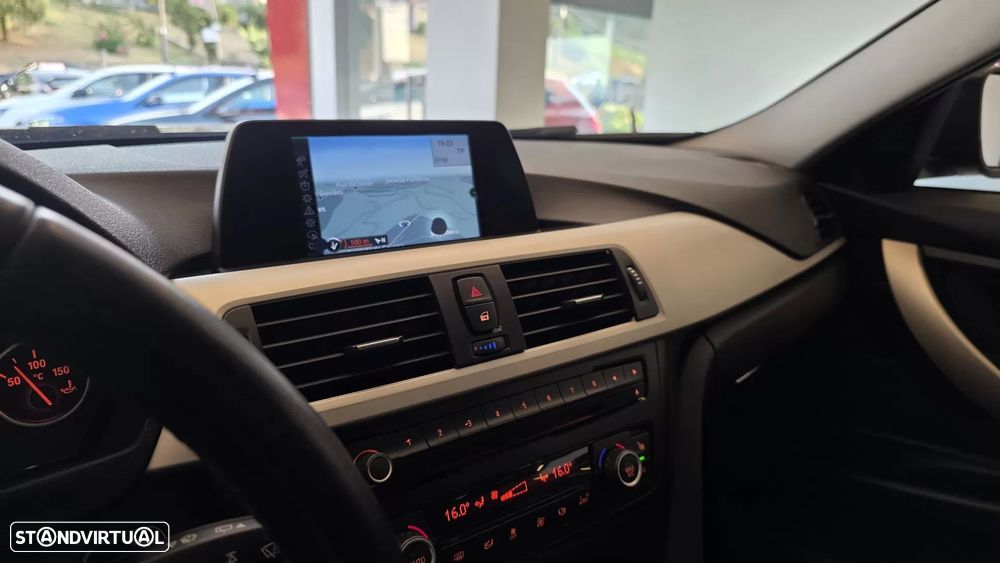 BMW 318 d Touring Aut. Sport Line - 46