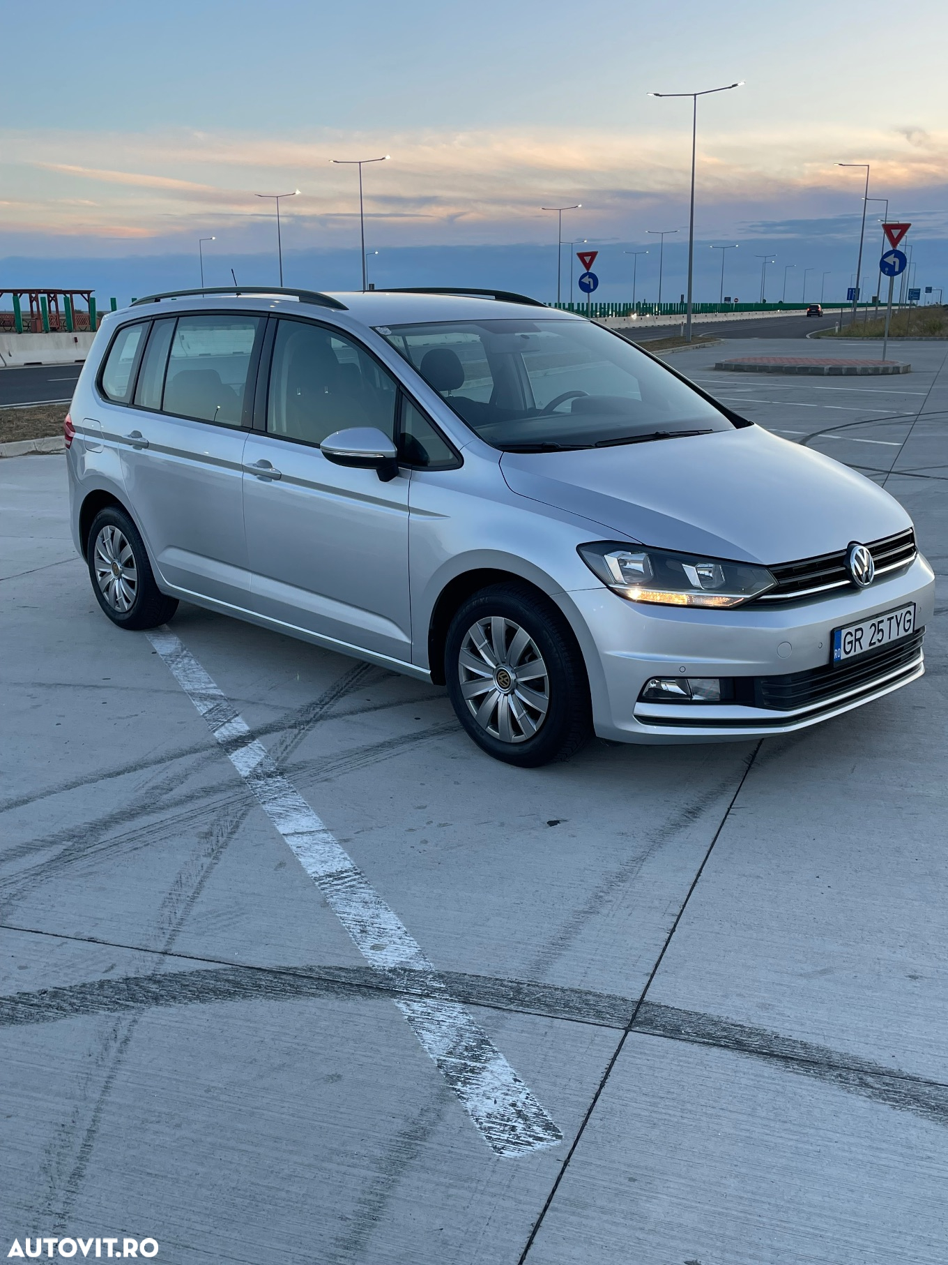 Volkswagen Touran 1.6 TDI SCR (BlueMotion Technology) DSG Comfortline - 11