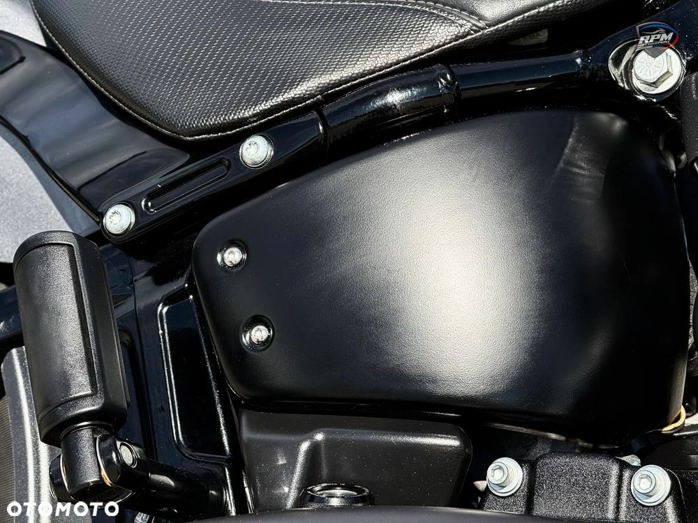Harley-Davidson Softail Street Bob - 35