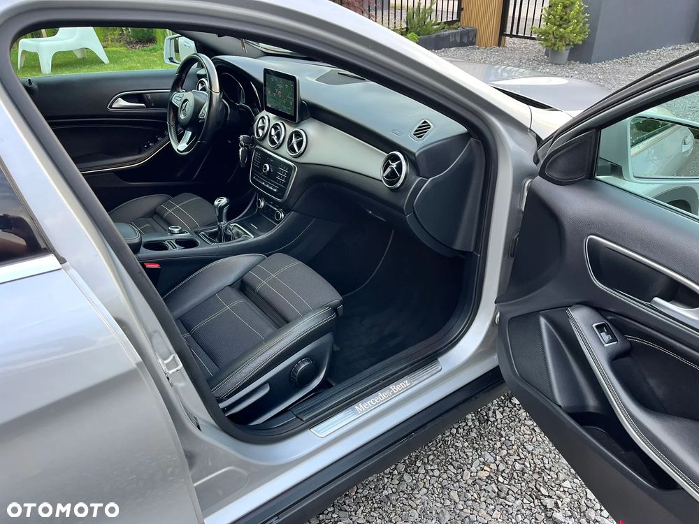 Mercedes-Benz GLA 180 - 16