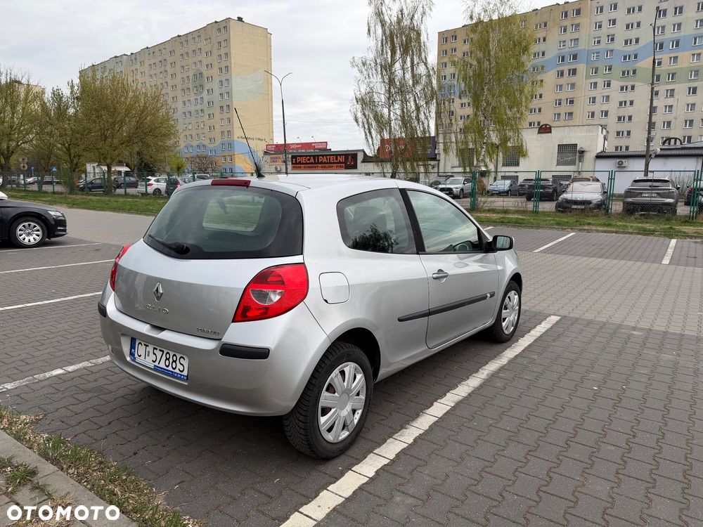 Renault Clio 1.2 16V 75 Expression - 7