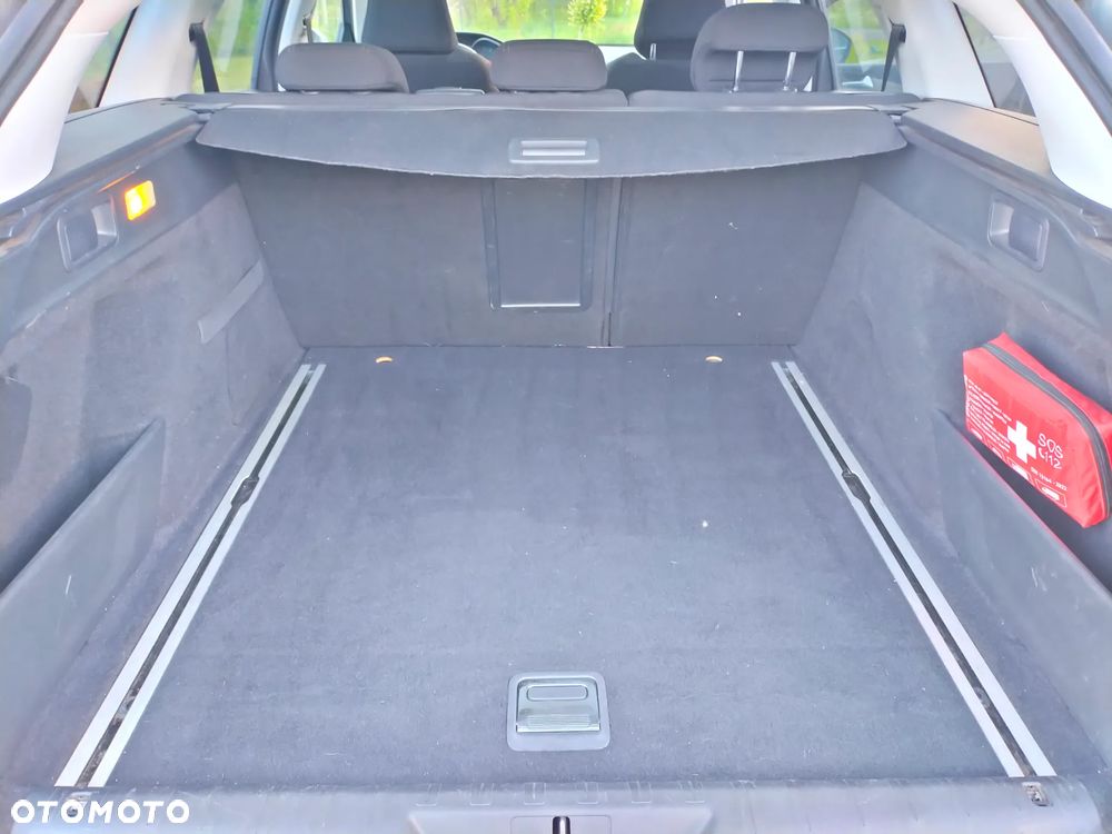 Peugeot 308 SW 1.6 BlueHDi Allure S&S - 22