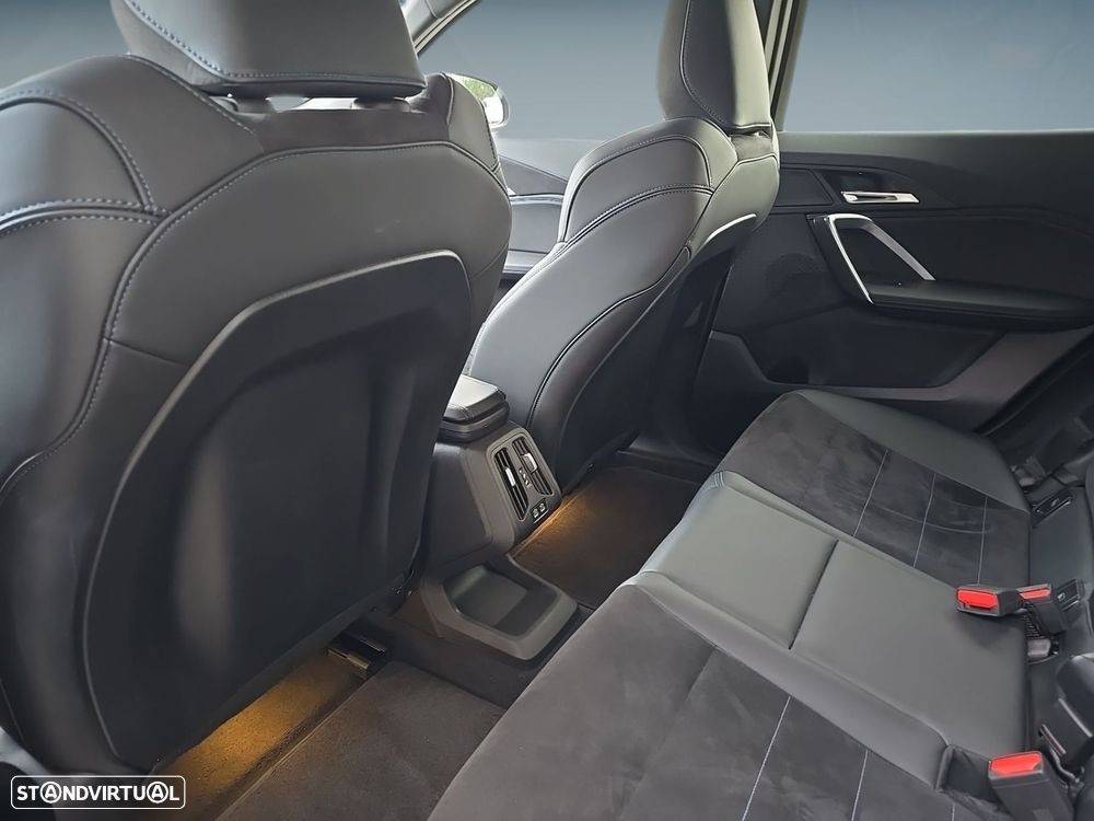 BMW iX2 eDrive20 Pack Desportivo M - 37