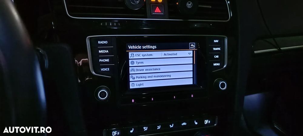 Volkswagen Golf Variant 1.6 TDI DPF Highline - 12