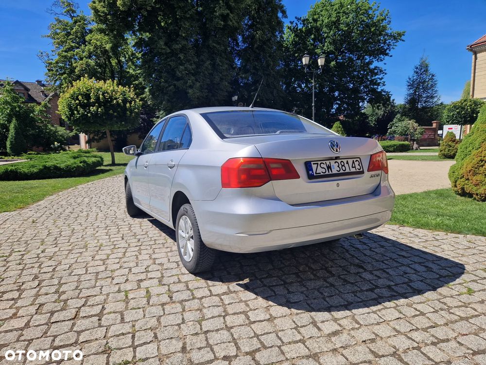 Volkswagen Jetta - 11