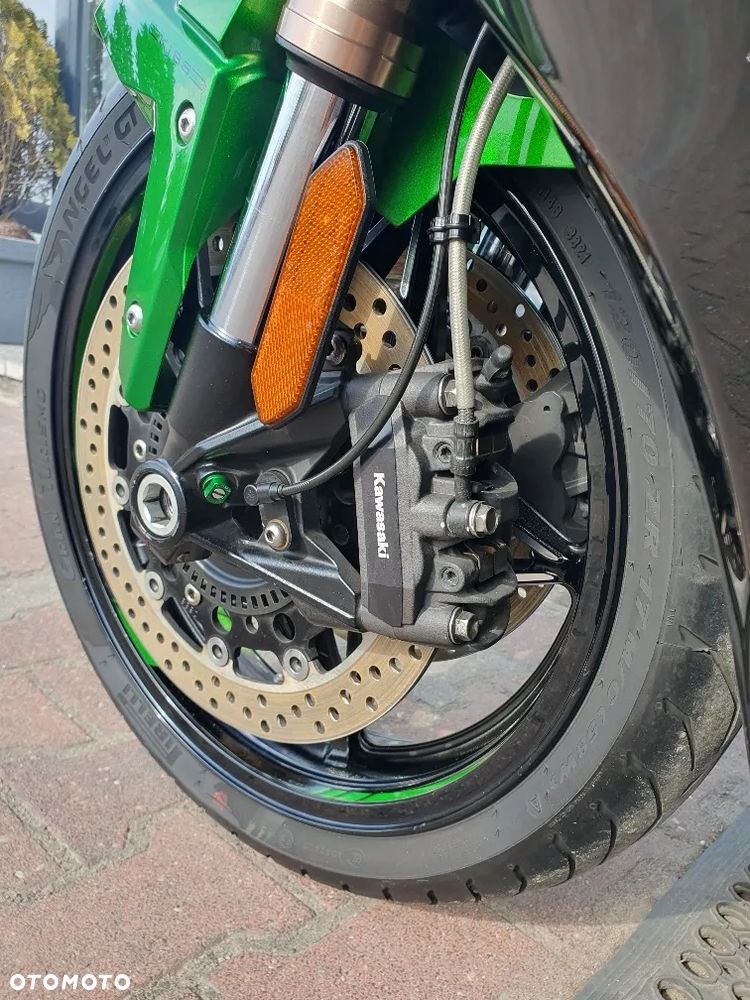Kawasaki H2 - 18