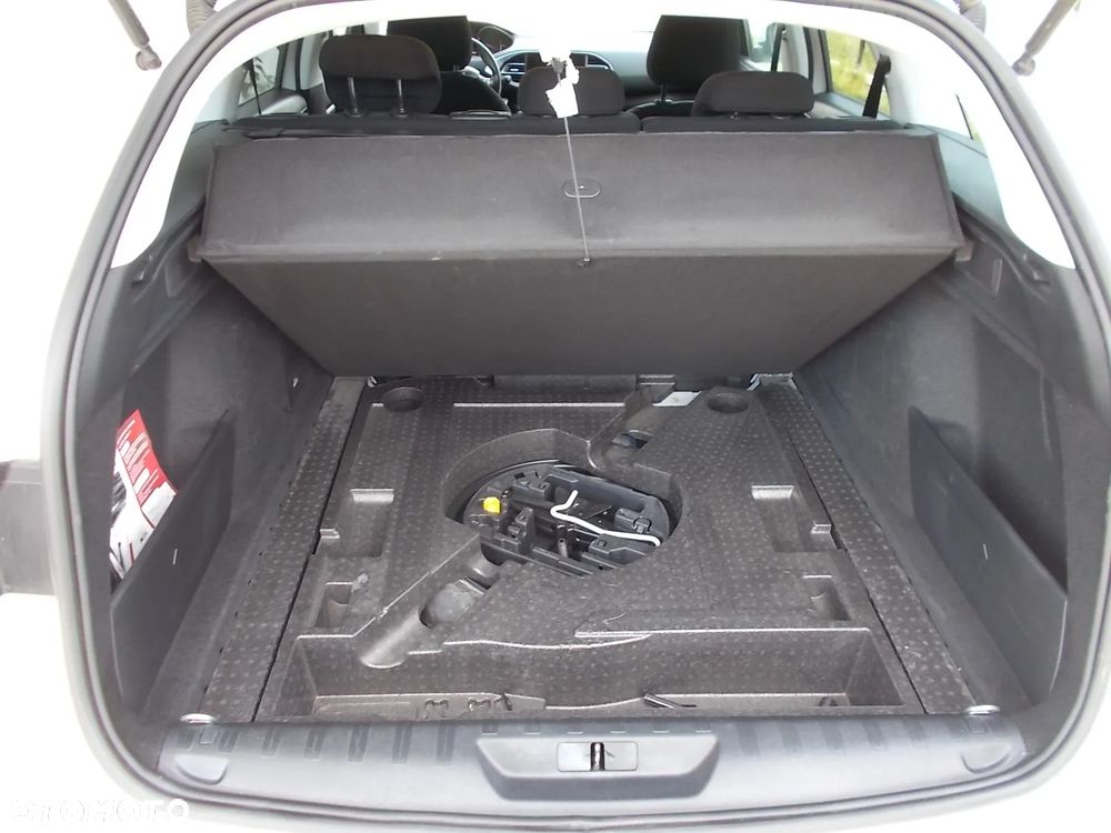 Peugeot 308 SW 1.6 BlueHDi Access S&S - 40