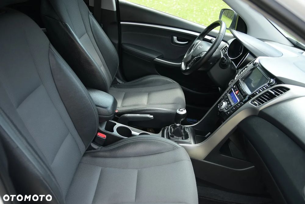 Hyundai i30 1.6 GDI Premium - 17