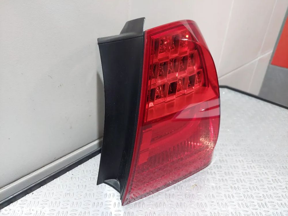 LAMPA TYLNA PRAWA W BŁOTNIK BMW E91 LIFT LED R2011 NR 7289432 - 2