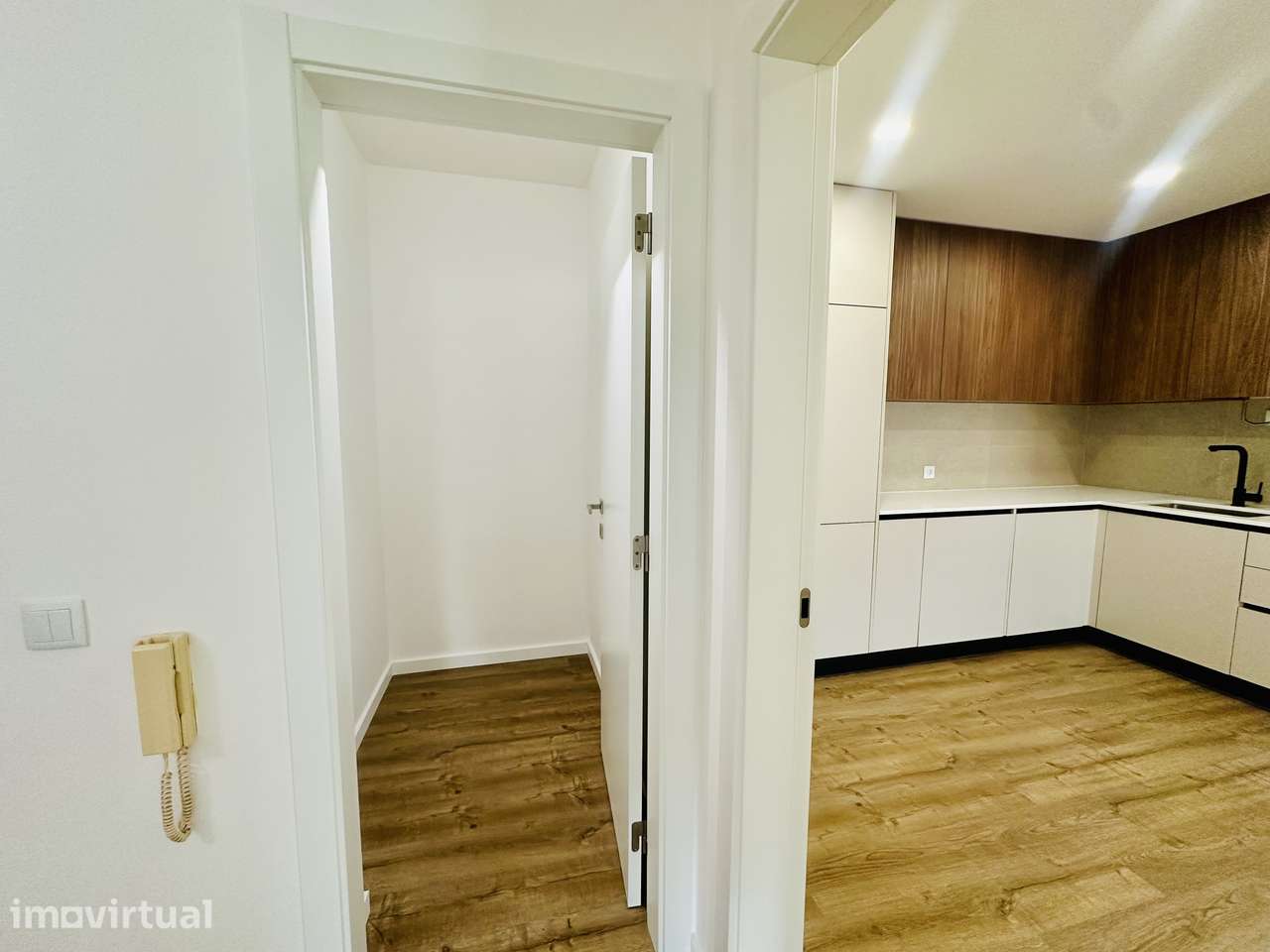 Apartamento T2 REMODELADO com varanda e garagem em Cadaval - Grande imagem: 3/15