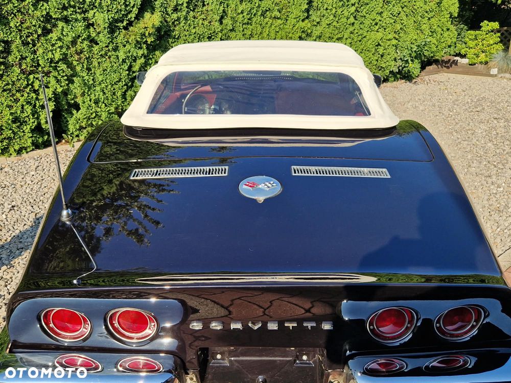 Chevrolet Corvette - 25