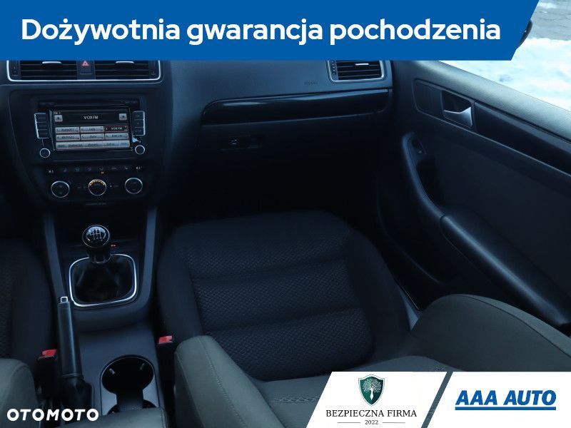 Volkswagen Jetta - 9