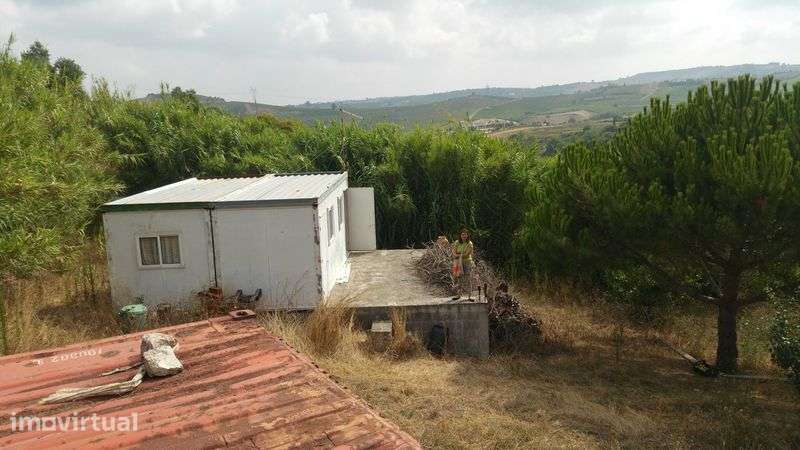Vende-se terreno - Grande imagem: 2/8