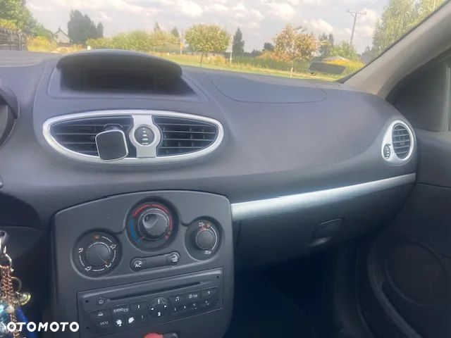 Renault Clio - 8