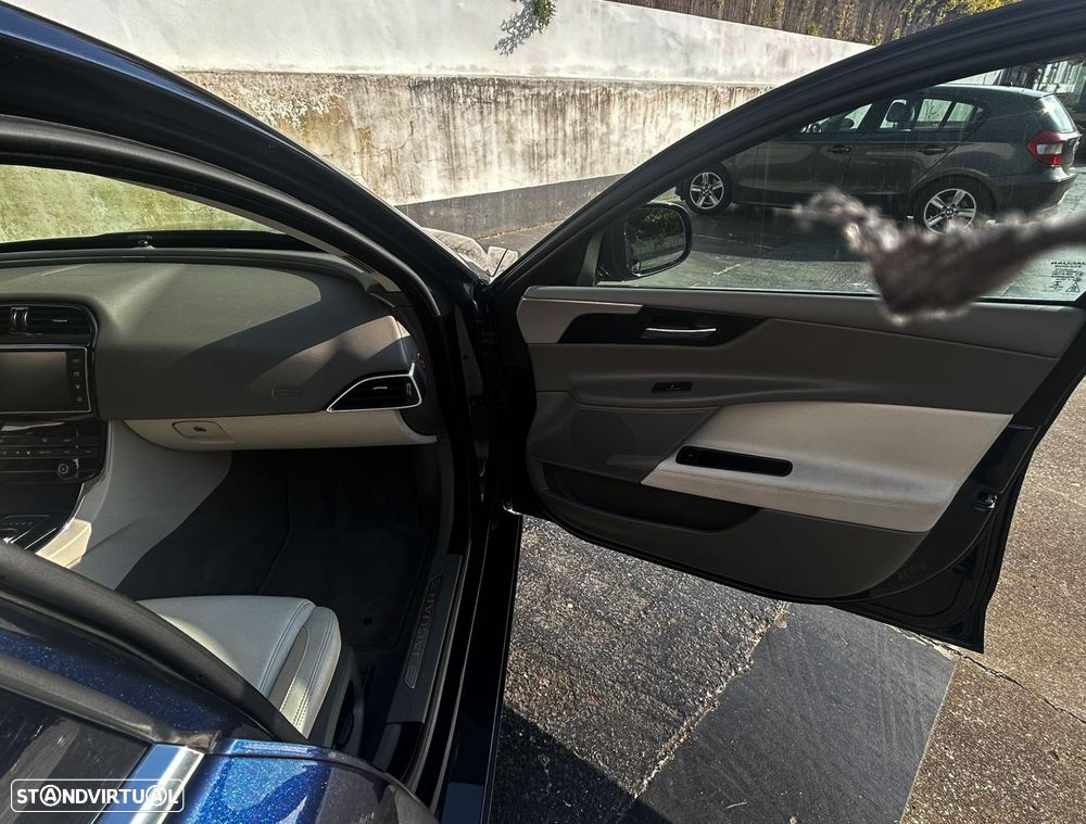 Jaguar XE 20d Aut. Prestige - 24