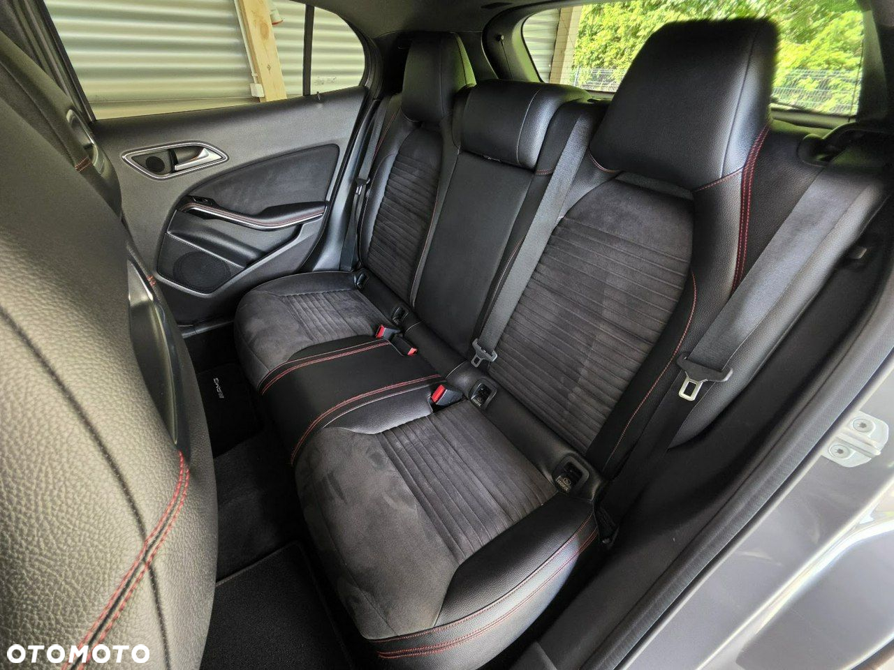 Mercedes-Benz GLA - 15