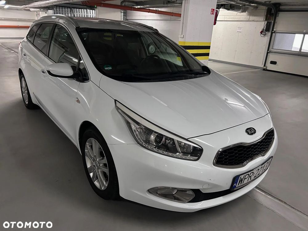 Kia Ceed 1.6 CRDi 128 Dream-Team Edition - 1