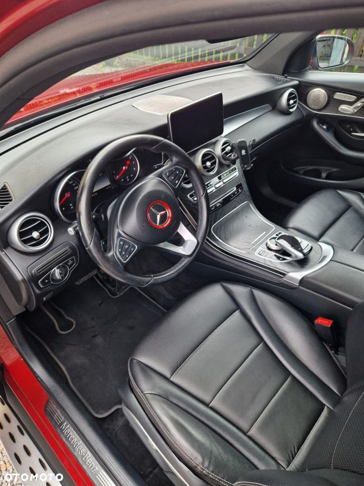 Mercedes-Benz GLC 300 4Matic 9G-TRONIC AMG Line - 6
