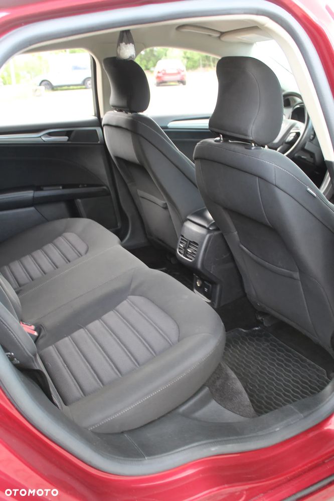 Ford Fusion - 16