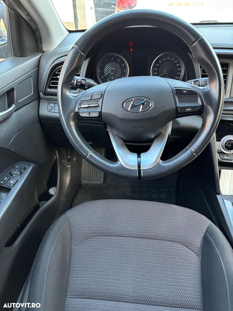 Hyundai Elantra 1.6 MPi Comfort - 6