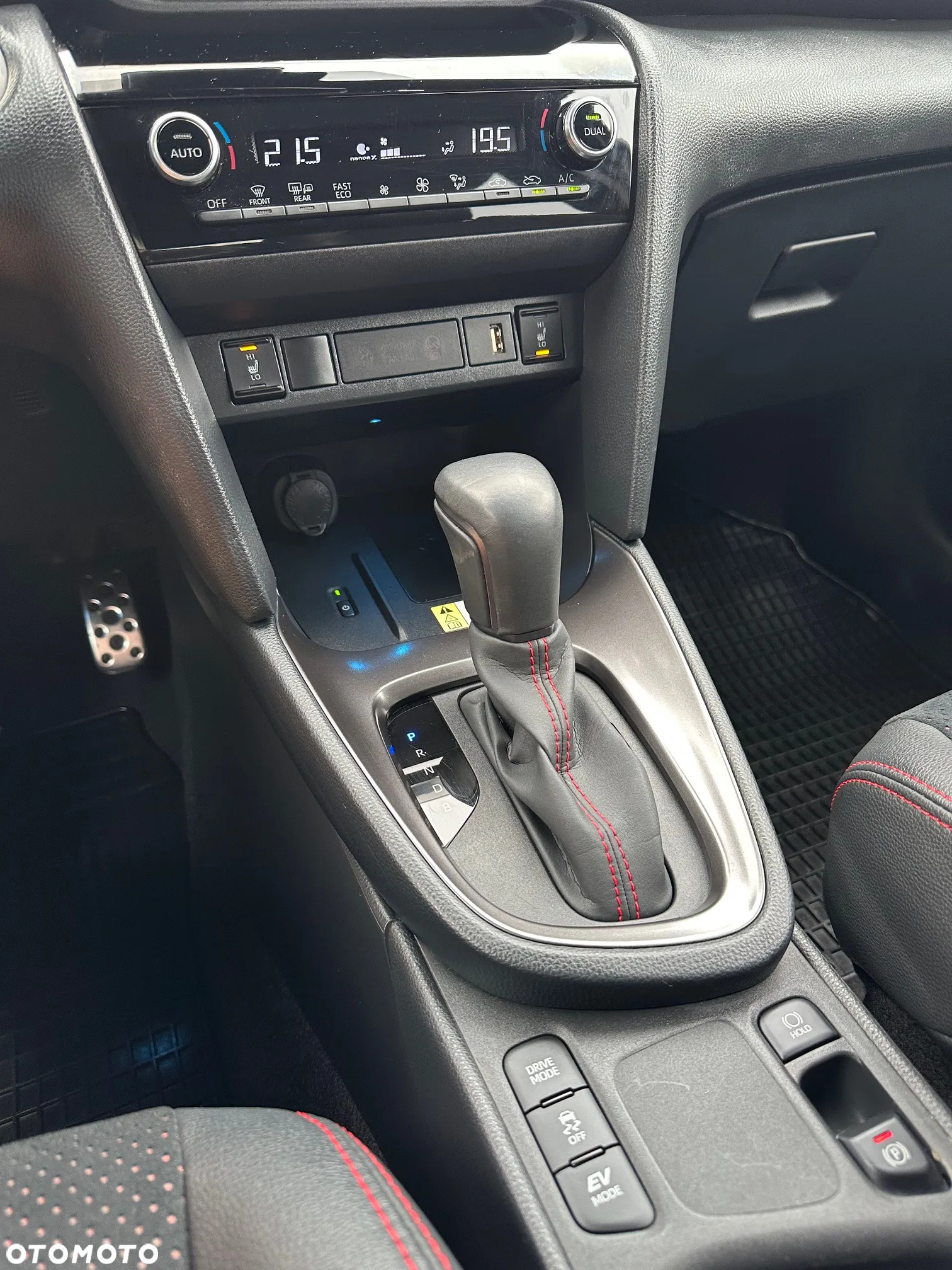 Toyota Yaris Cross Hybrid 1.5 GR Sport - 34