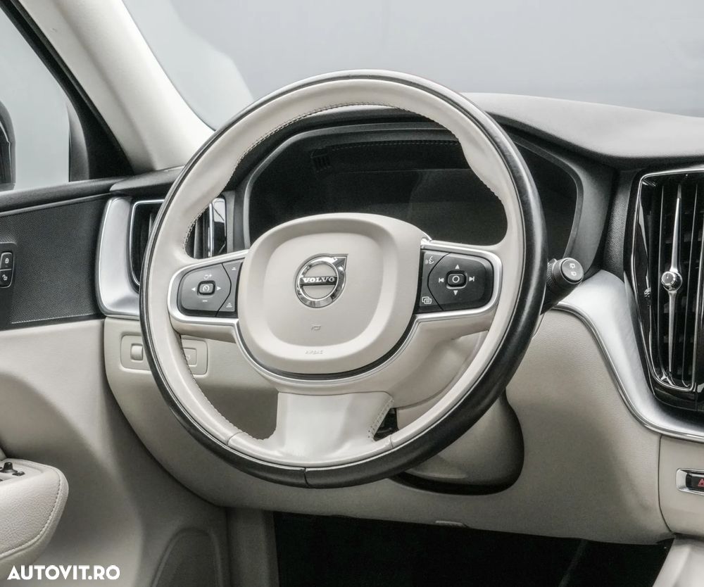 Volvo XC 60 D4 AWD Geartronic Momentum - 18