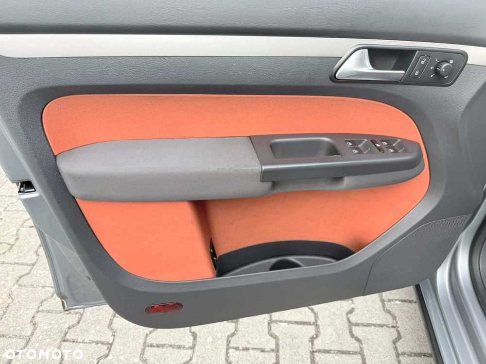 Volkswagen Touran 2.0 TDI DPF Cross - 14